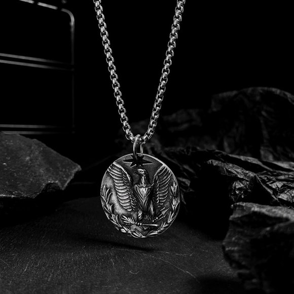 men round card necklace - Picture 3 of 4